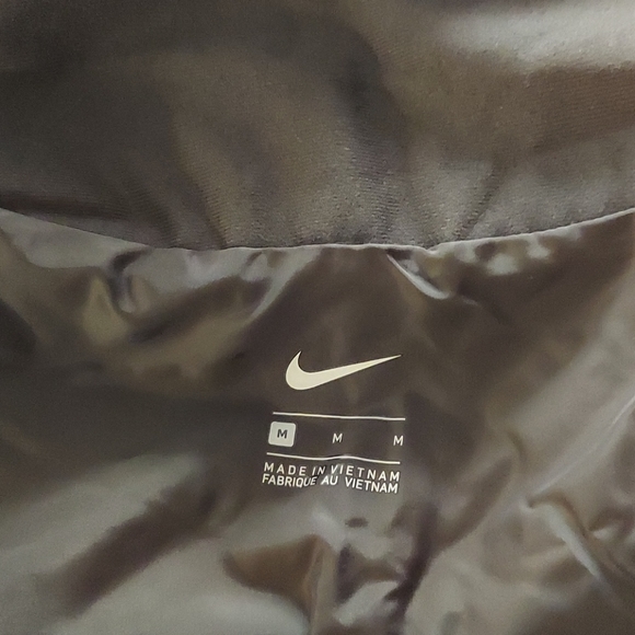 Nike - Picture 12 of 14